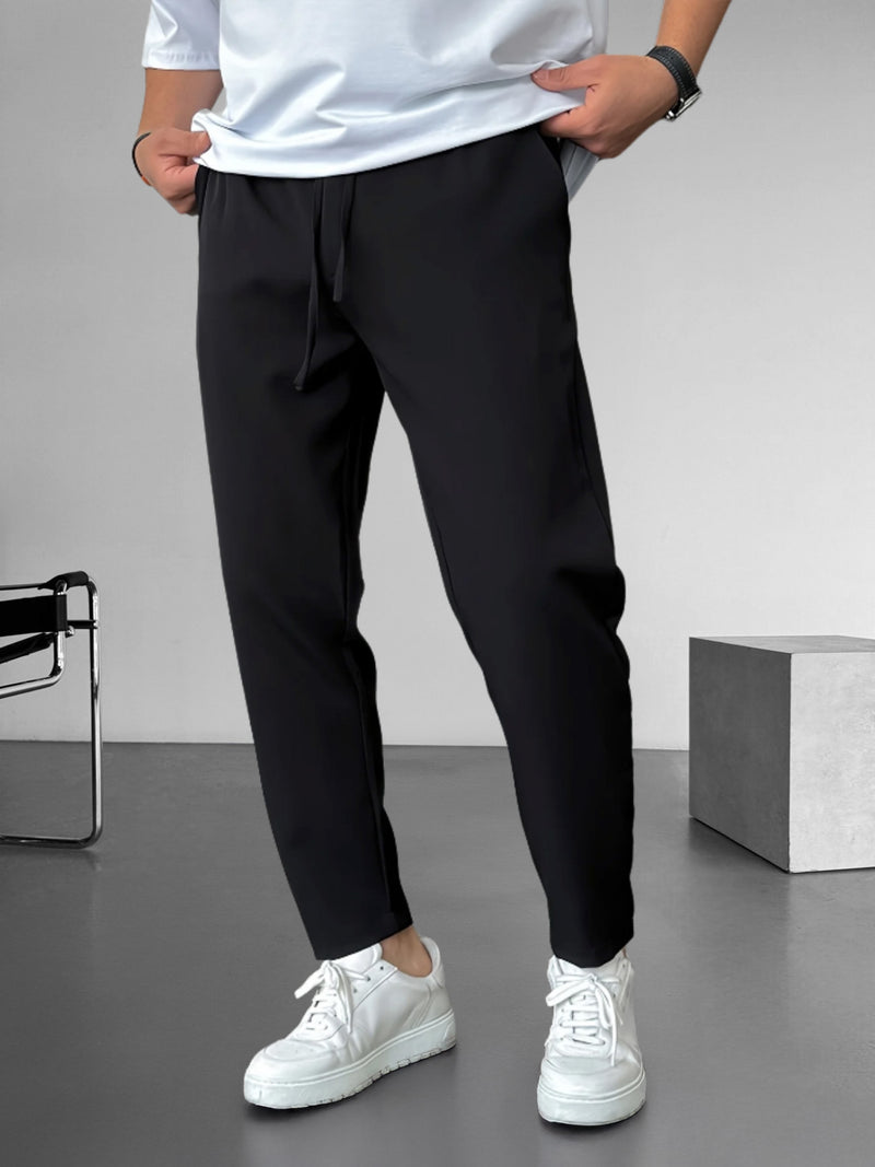 Elegante, schmal zulaufende Hose mit Kordelzug