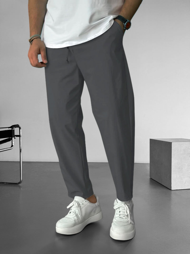 Elegante, schmal zulaufende Hose mit Kordelzug