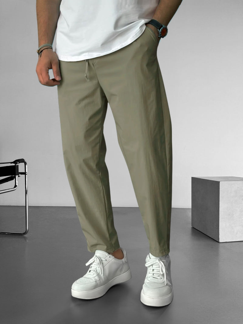 Elegante, schmal zulaufende Hose mit Kordelzug