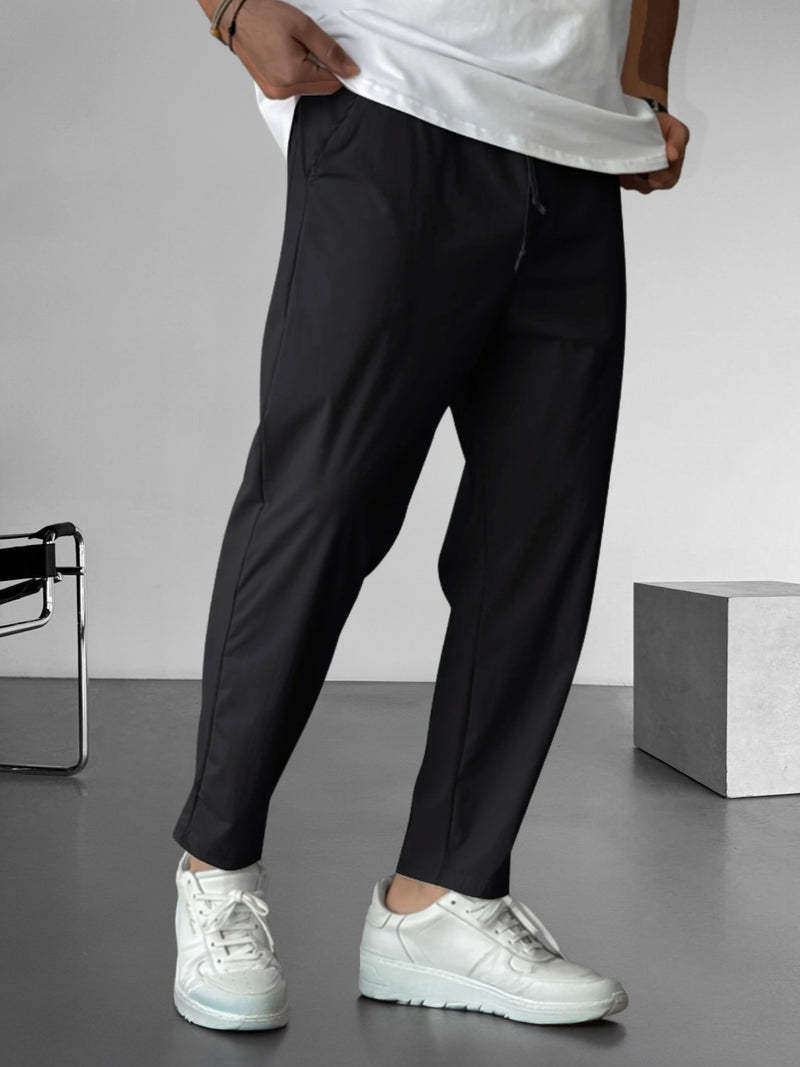Elegante, schmal zulaufende Hose mit Kordelzug