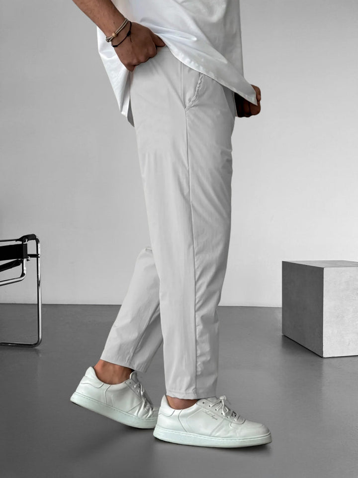 Elegante, schmal zulaufende Hose mit Kordelzug