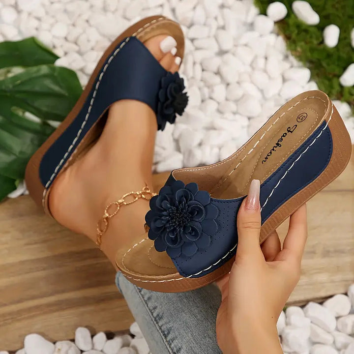 Indy™ Wedge Sandalen für Frauen - Slip-On Komfort & Florale Eleganz