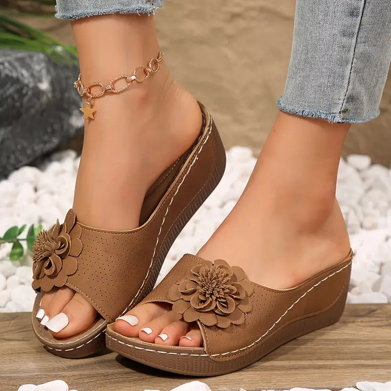 Indy™ Wedge Sandalen für Frauen - Slip-On Komfort & Florale Eleganz