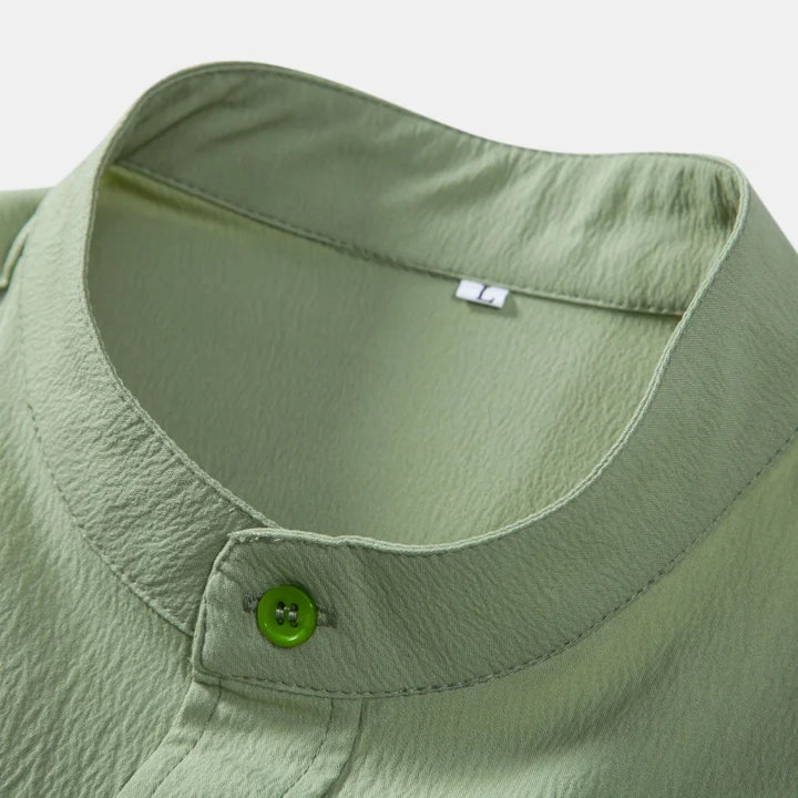 Elegantes atmungsaktives Sommerhemd