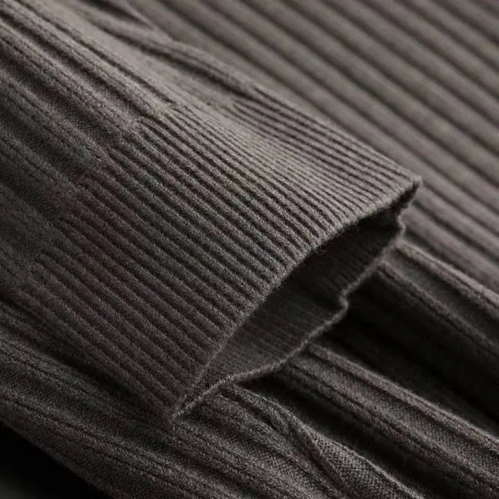 Eleganter gestreifter Pullover mit Reißverschluss