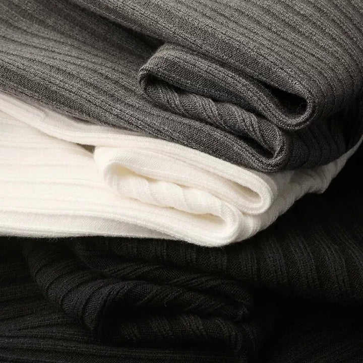 Eleganter gestreifter Pullover mit Reißverschluss