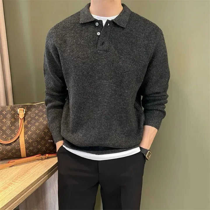 Eleganter gestrickter Poloshirt-Pullover