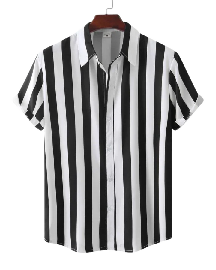 Atemberaubendes gestreiftes Sommerhemd