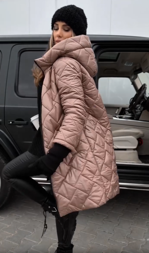 Bogna | Elegante gesteppte Daunenjacke mit Kapuze