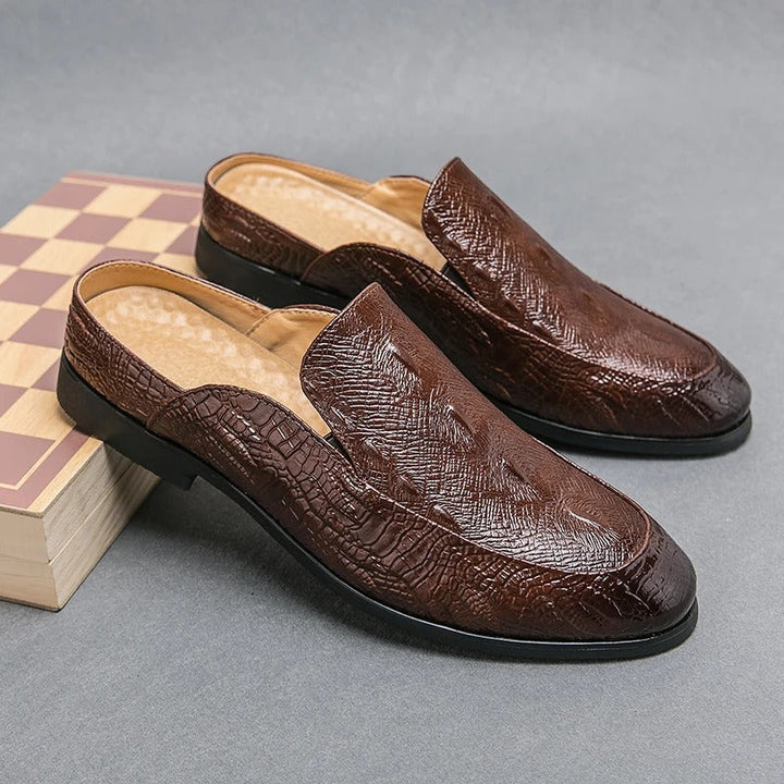 Elegante, schicke Schuhe mit Krokodilprägung