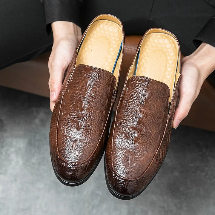 Elegante, schicke Schuhe mit Krokodilprägung