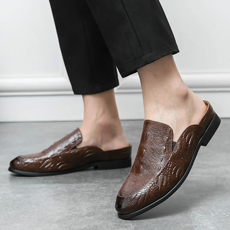 Elegante, schicke Schuhe mit Krokodilprägung