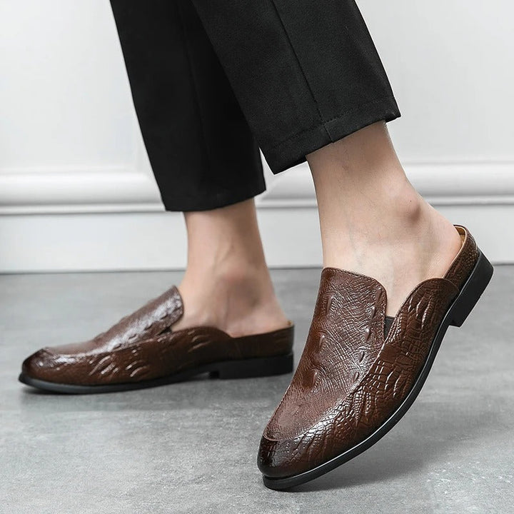 Elegante, schicke Schuhe mit Krokodilprägung