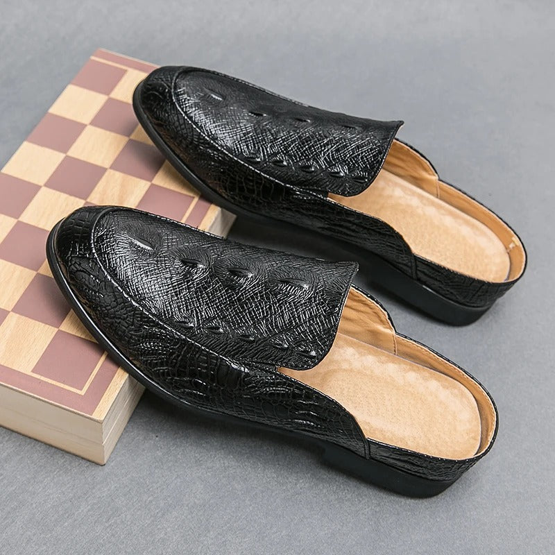 Elegante, schicke Schuhe mit Krokodilprägung